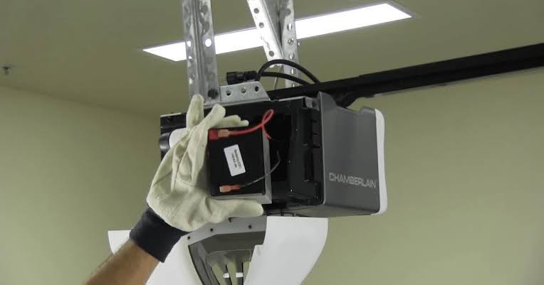 How To Change Battery On Chamberlain Garage Door Opener