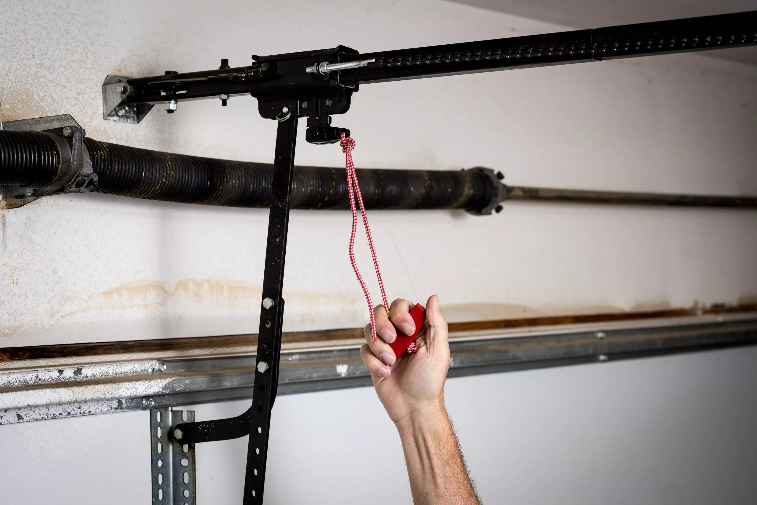 How To Open And Close A Garage Door Without Power