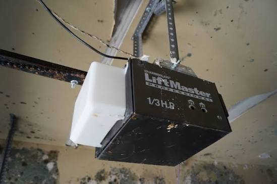 Chamberlain Liftmaster Professional 1/3 Hp Garage Door Opener
