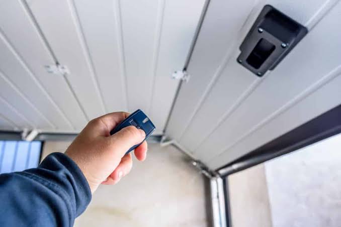 What To Do If Garage Door Won’T Close